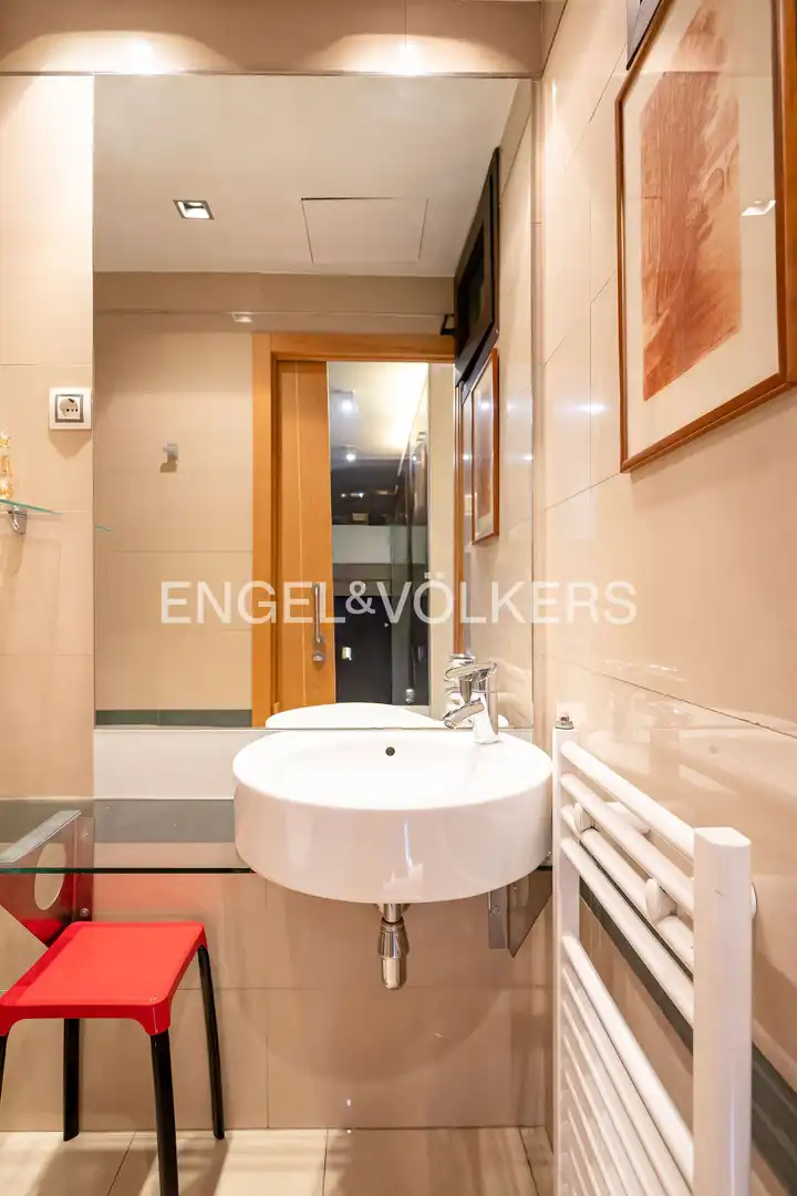 Bathroom of Flat for sale in Madrid  with Air Conditioner, Heating and Parquet flooring