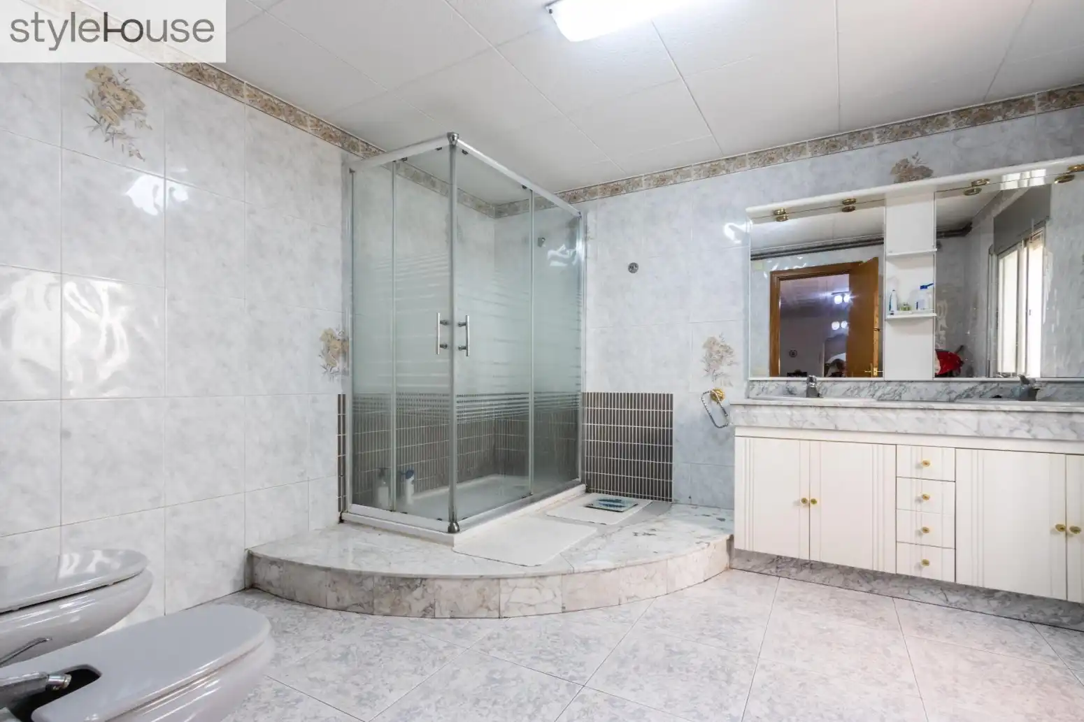 Bathroom of Houses for sale in Terrassa  with Parquet flooring, Terrace and Storage room
