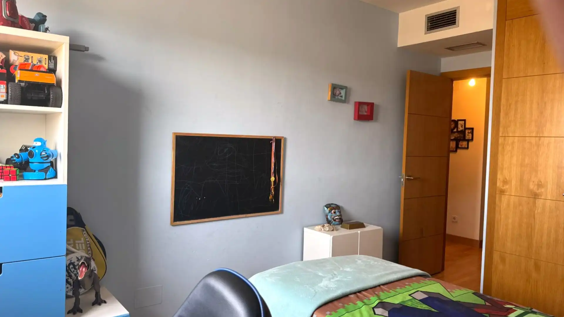 Bedroom of Flat for sale in Tres Cantos  with Heating, Parquet flooring and Terrace