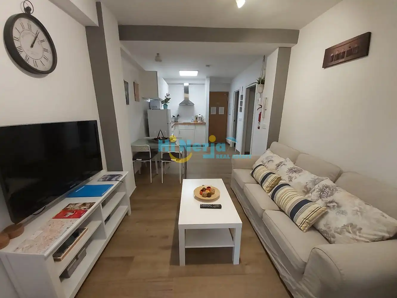 Sala d'estar de Apartament de lloguer en Nerja amb Aire condicionat, Calefacció i Moblat