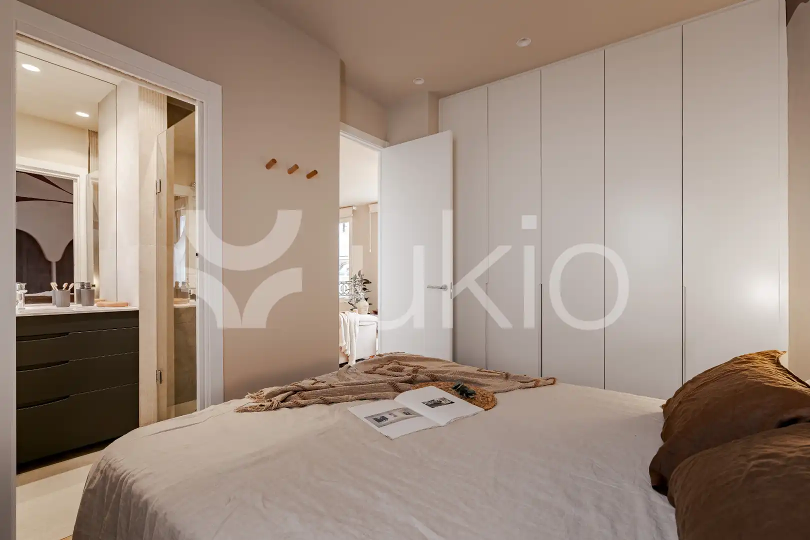 Dormitori de Apartament de lloguer en Madrid amb Aire condicionat, Calefacció i Terrassa