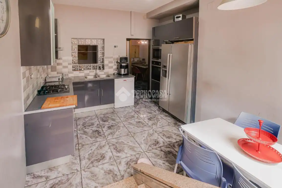 Cocina de Piso en venta en Santa Coloma de Gramenet