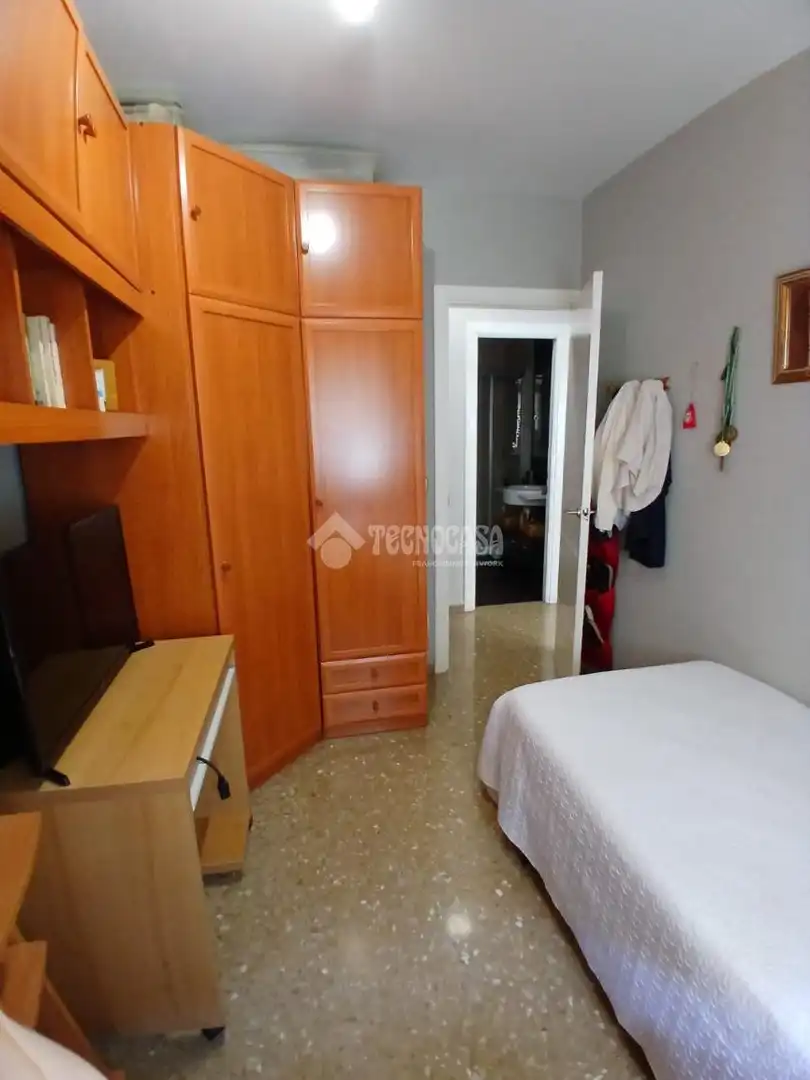 Habitación de Piso en venta en Sevilla con Aire acondicionado, Terraza y Balcón