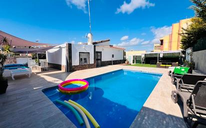 Swimming pool of House or chalet for sale in Torrevieja  with Air Conditioner, Terrace and Swimming Pool