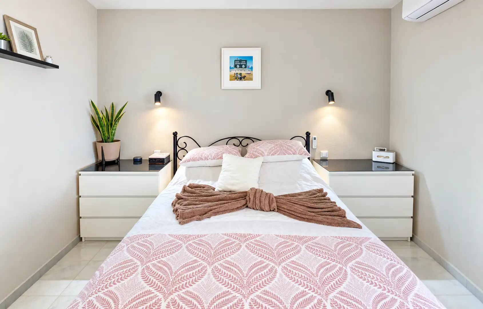 Bedroom of Houses for sale in La Duquesa
