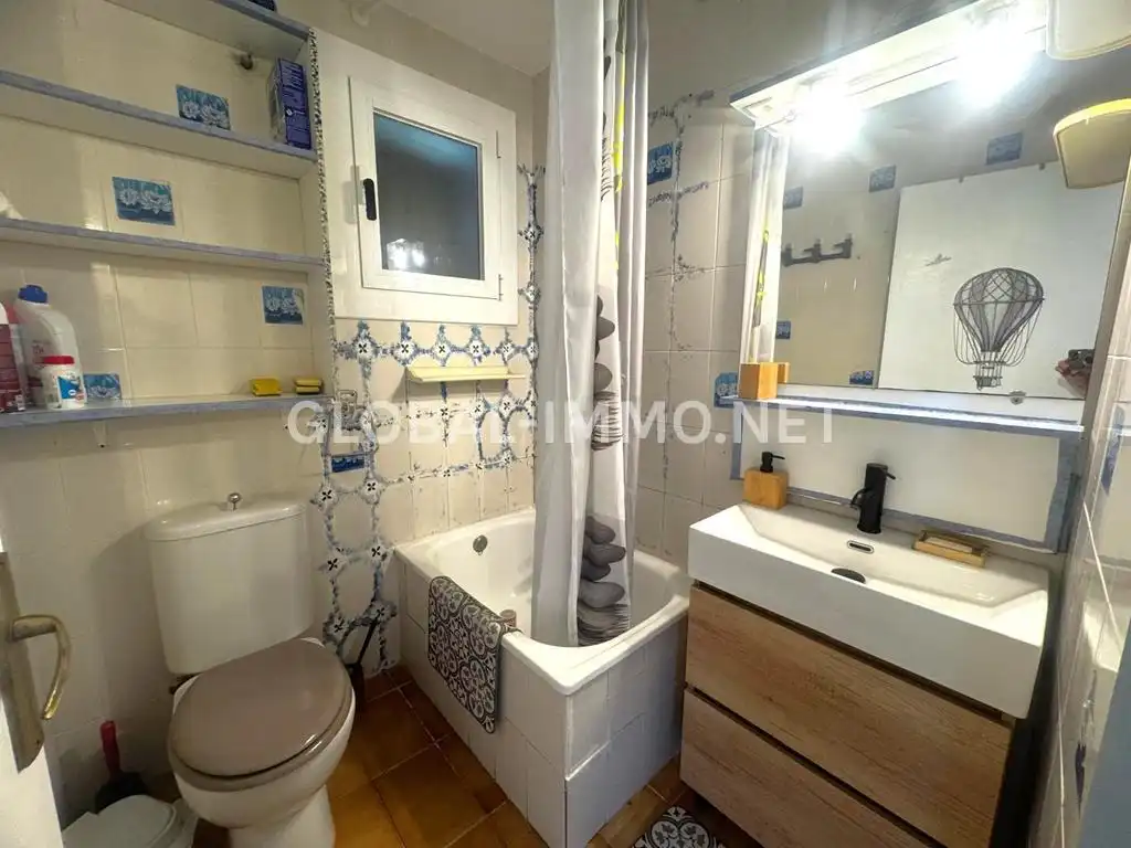 Badezimmer von Haus oder Chalet zum Verkauf in Roses mit Privatgarten, Terrasse und Schwimmbad