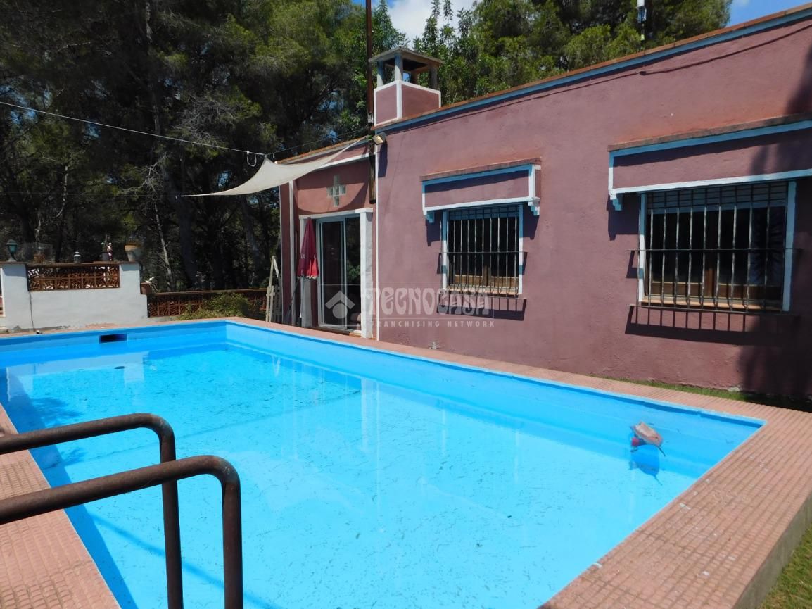 Piscina de Finca rústica en venda en Vilanova i la Geltrú amb Jardí privat, Parquet i Piscina