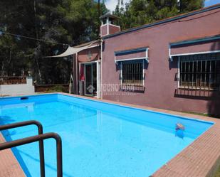 Piscina de Finca rústica en venda en Vilanova i la Geltrú amb Jardí privat, Parquet i Piscina
