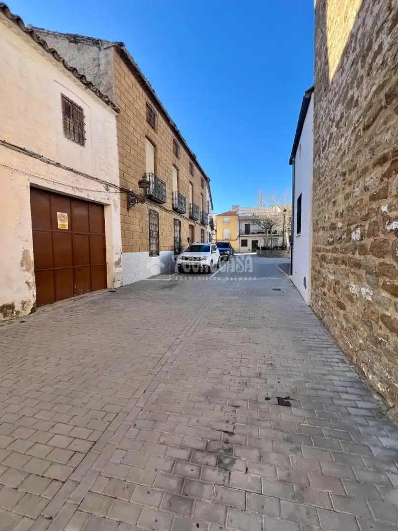 Vista exterior de Casa adosada en venta en Baeza con Aire acondicionado y Terraza