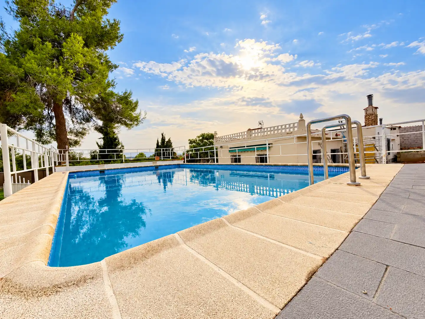Chalet con piscina en venta en Montserrat, imagen 3