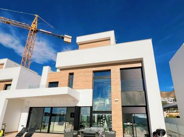 Detached house with pool for sale in Balcón de Finestrat - Terra Marina