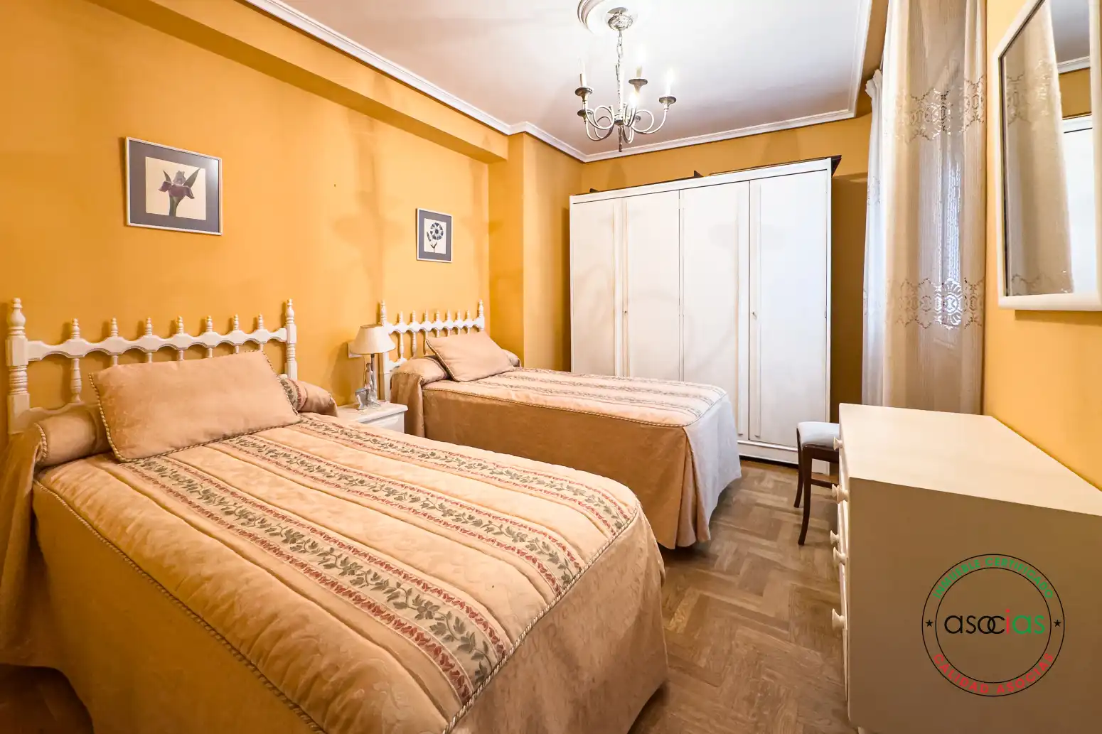 Habitación de Piso en venta en Gijón  con Parquet y Terraza