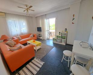 Sala d'estar de Apartament de lloguer en Benalmádena amb Aire condicionat, Terrassa i Moblat