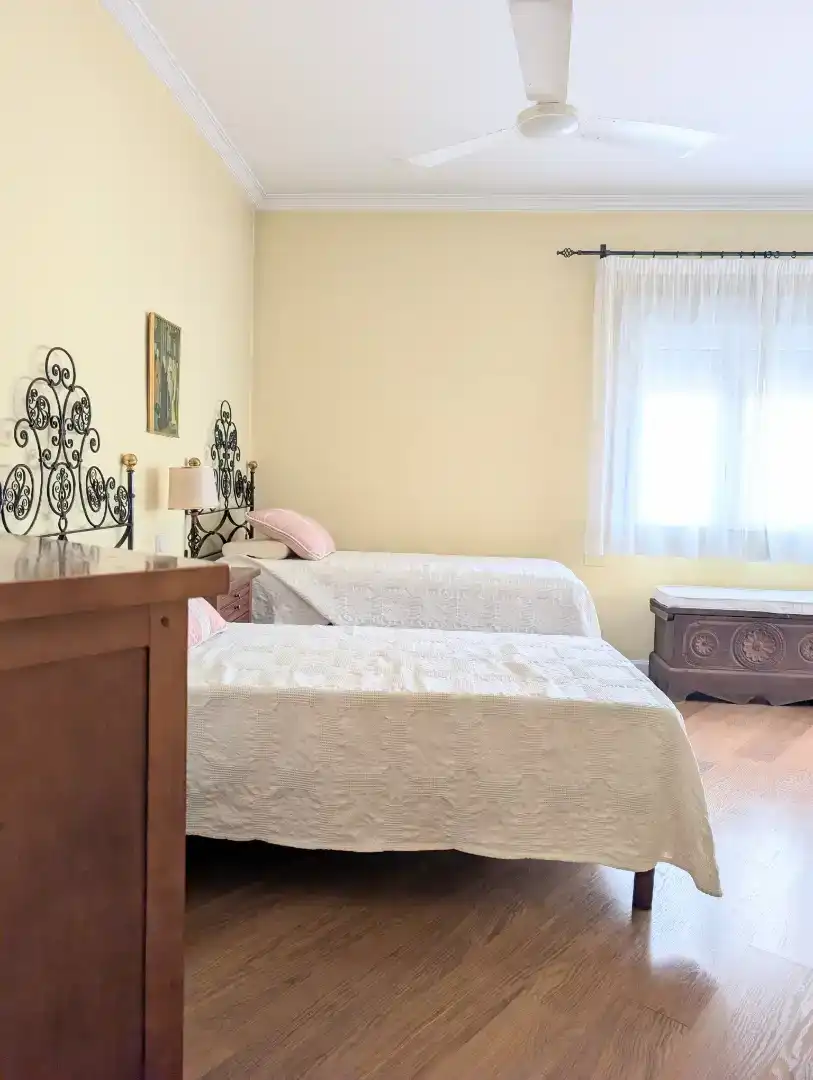 Bedroom of Flat for sale in  Madrid Capital  with Air Conditioner and Balcony