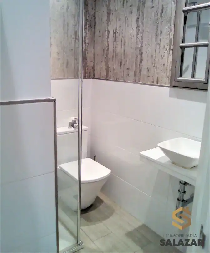 Baño de Piso de alquiler en Bilbao  con Calefacción y Microondas