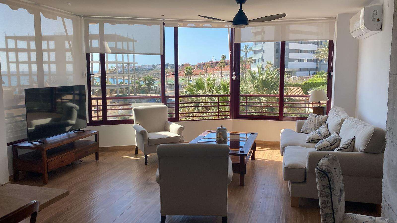 Sala d'estar de Apartament per a compartir en Alicante / Alacant amb Aire condicionat, Terrassa i Moblat