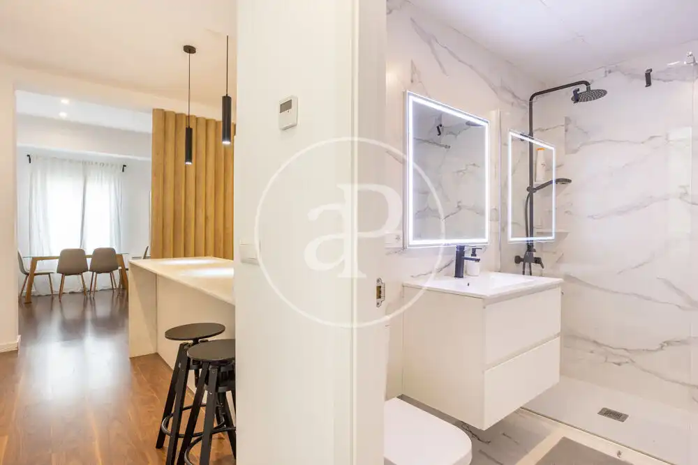 Baño de Piso de alquiler en Valencia con Aire acondicionado, Calefacción y Amueblado