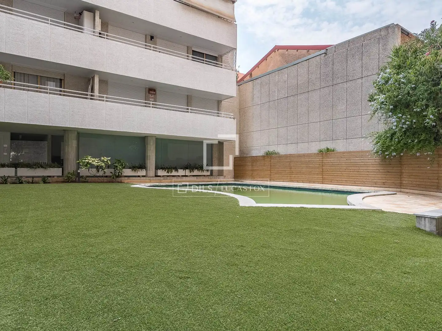 Piscina de Pis en venda en Barcelona amb Aire condicionat i Traster