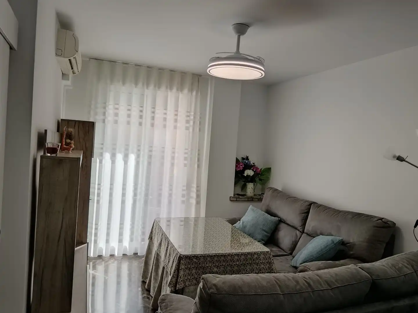 Sala d'estar de Pis de lloguer en Cenes de la Vega amb Aire condicionat, Terrassa i Moblat
