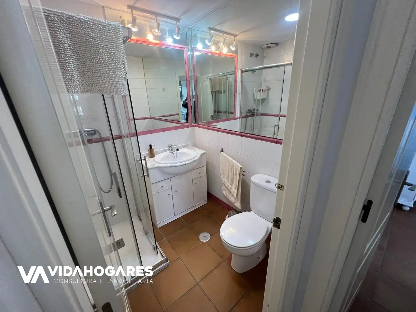 Baño de Piso de alquiler en Rota con Piscina y Amueblado