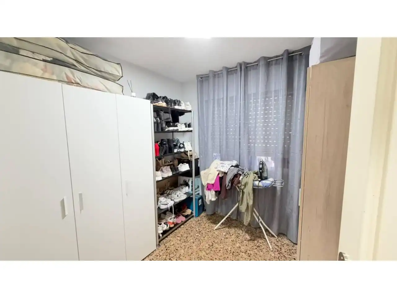 Dormitori de Pis en venda en Llombai