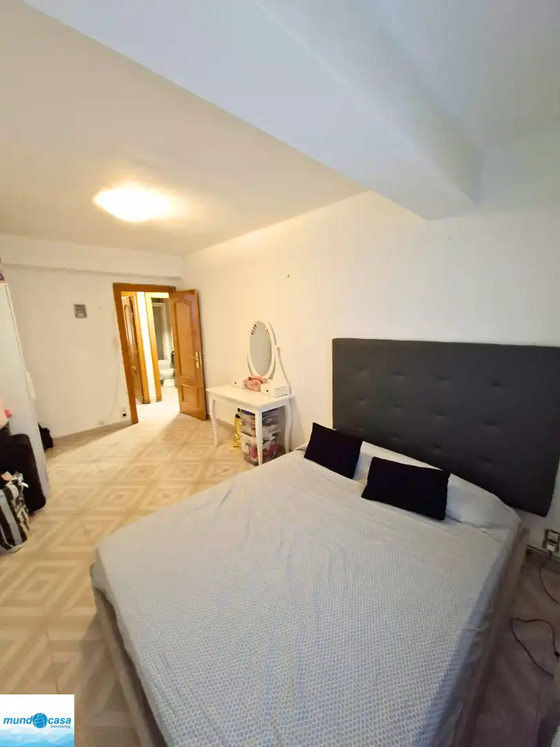 Habitación de Piso en venta en Zaragoza con Balcón