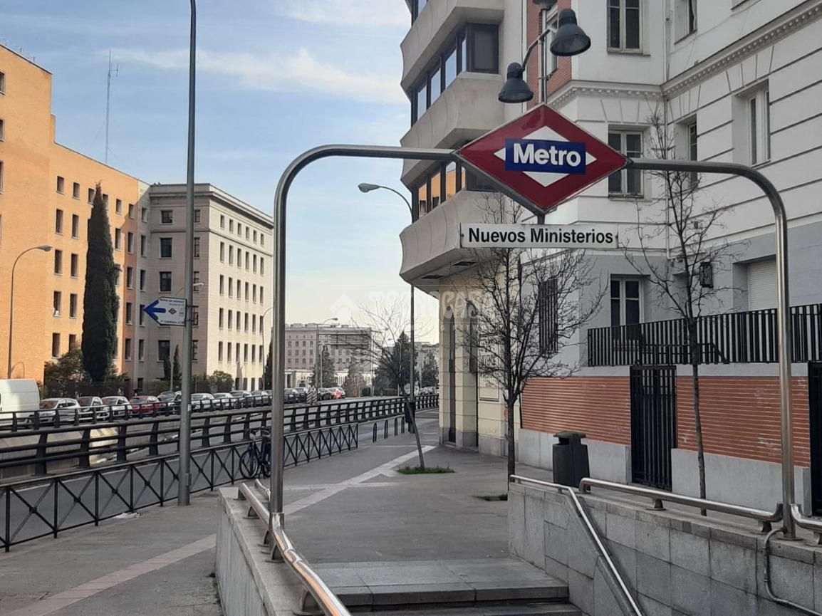 Vista exterior de Estudi en venda en  Madrid Capital amb Aire condicionat, Calefacció i Moblat