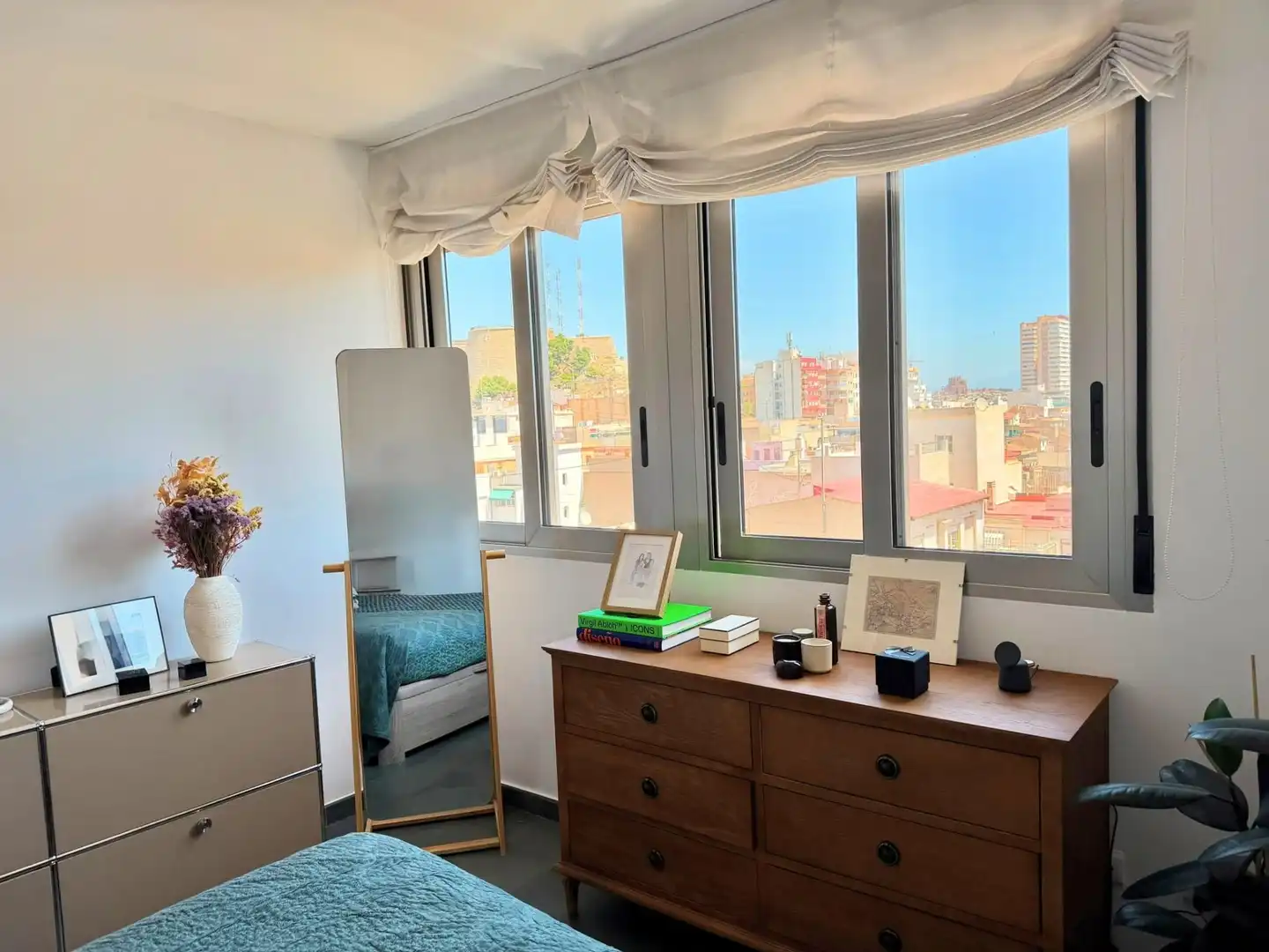 Schlafzimmer von Dachboden zum Verkauf in Alicante / Alacant mit Klimaanlage, Heizung und Terrasse