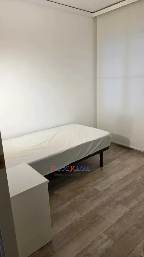 Flat with terrace for sale in Plaça 1 d'octubre 10, imagen 6