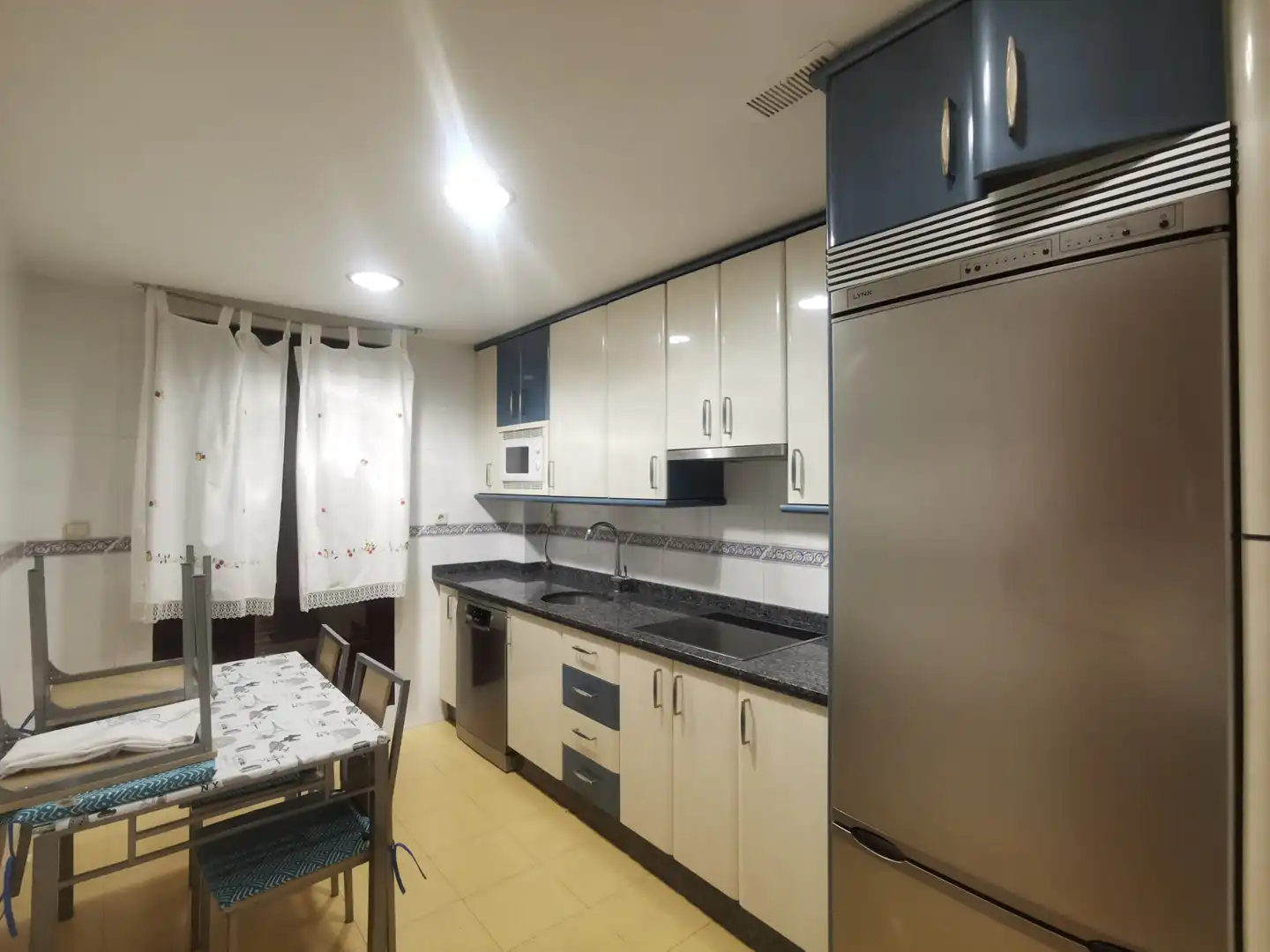 Casa aparellada amb terrassa en venda a Calle Rafael Lapesa, imagen 10