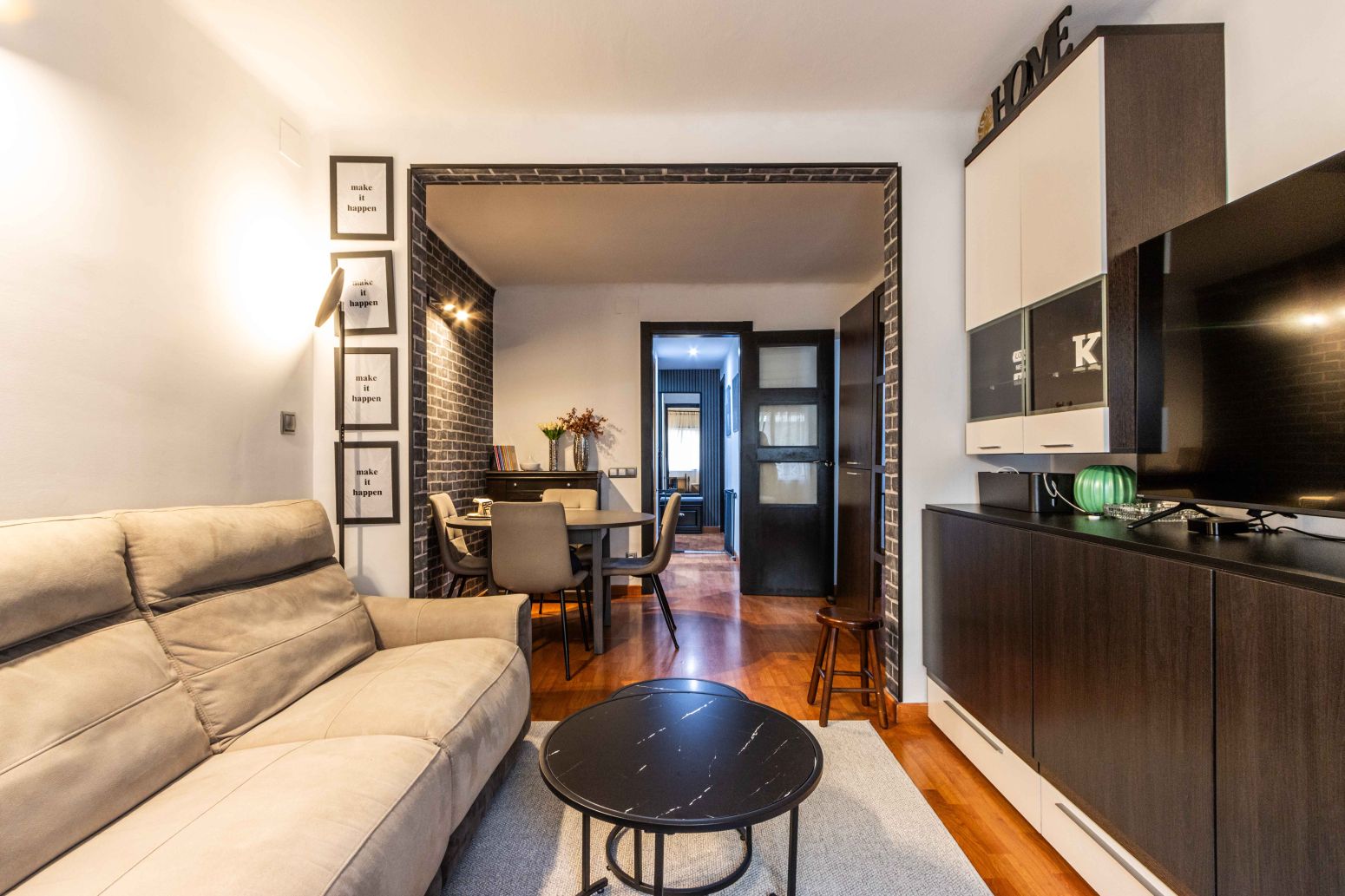 Living room of Flat for sale in  Barcelona Capital  with Air Conditioner, Heating and Parquet flooring