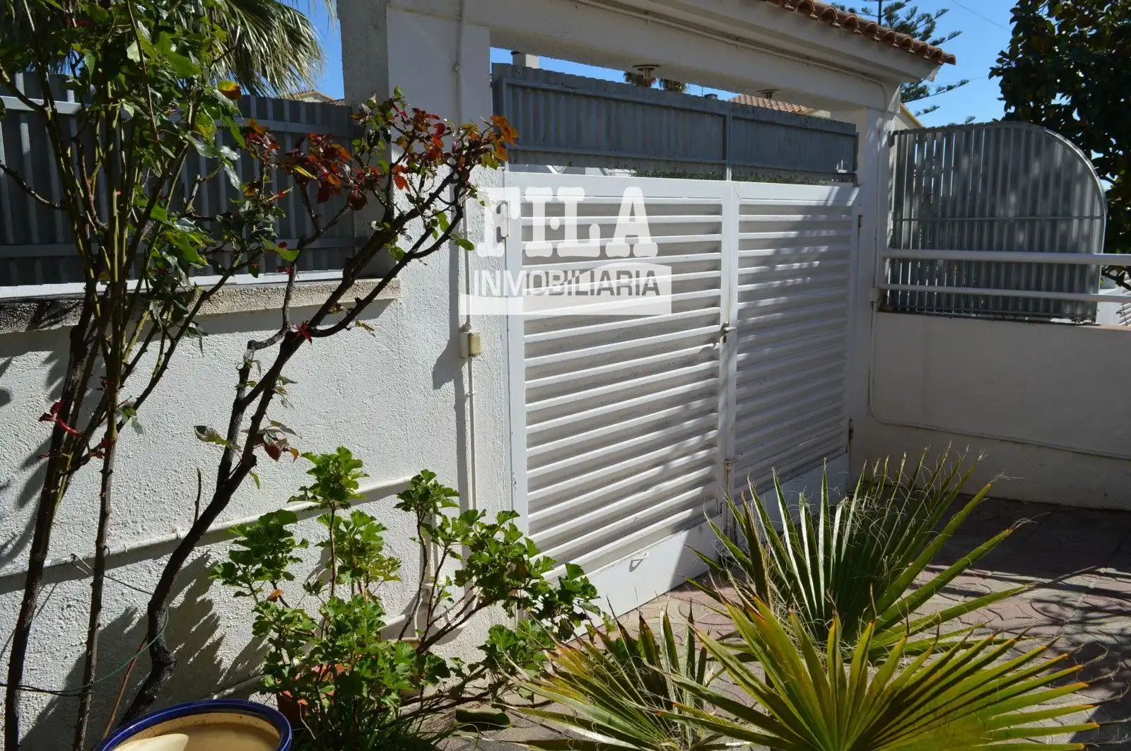 Vista exterior de Casa o xalet en venda en Calafell amb Calefacció, Terrassa i Traster