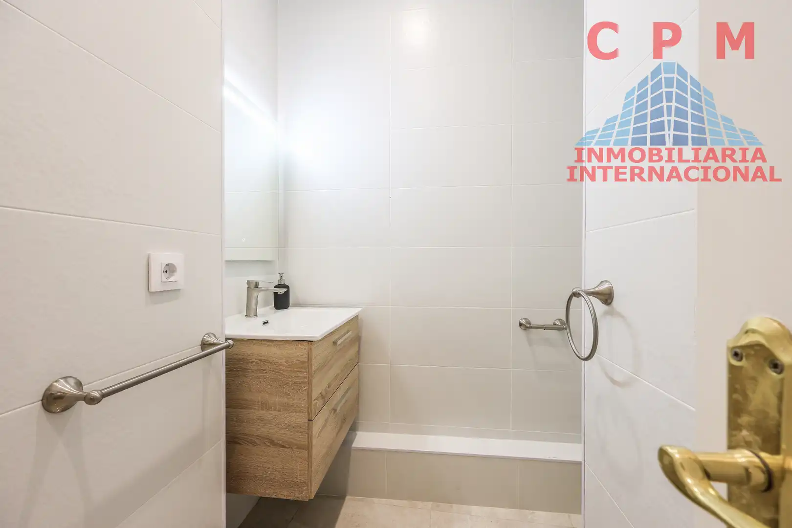 Bathroom of Flat for rent in Madrid  with Air Conditioner, Heating and Parquet flooring