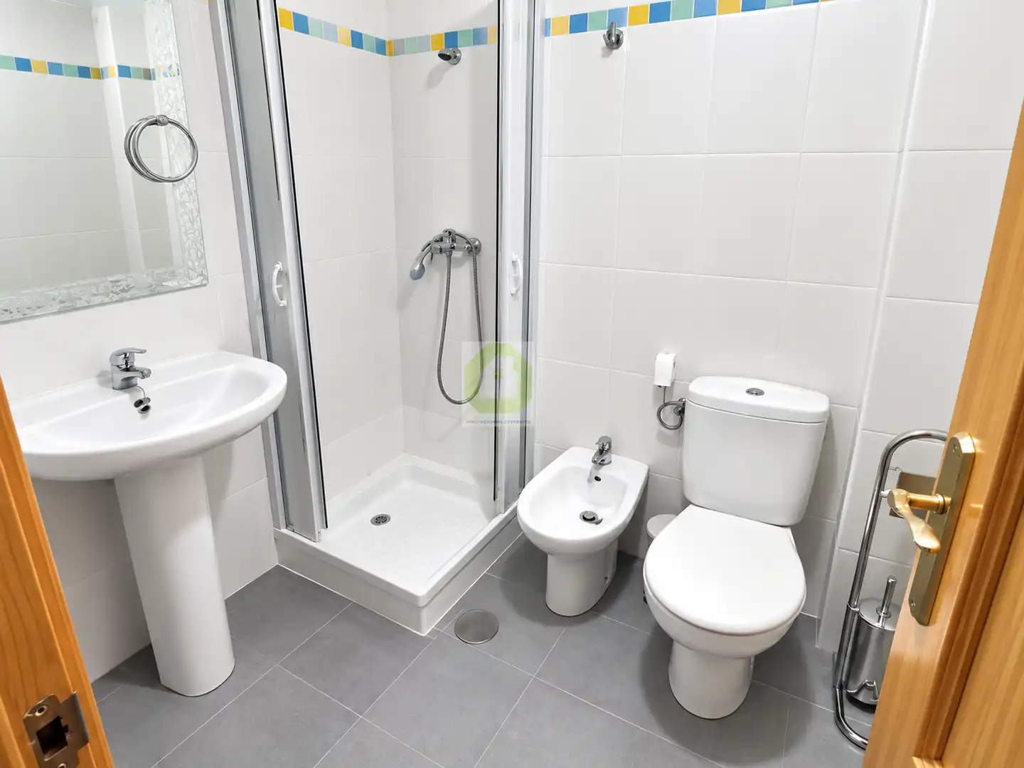 Bathroom of Flat for share in Armilla  with Storage room and Furnished