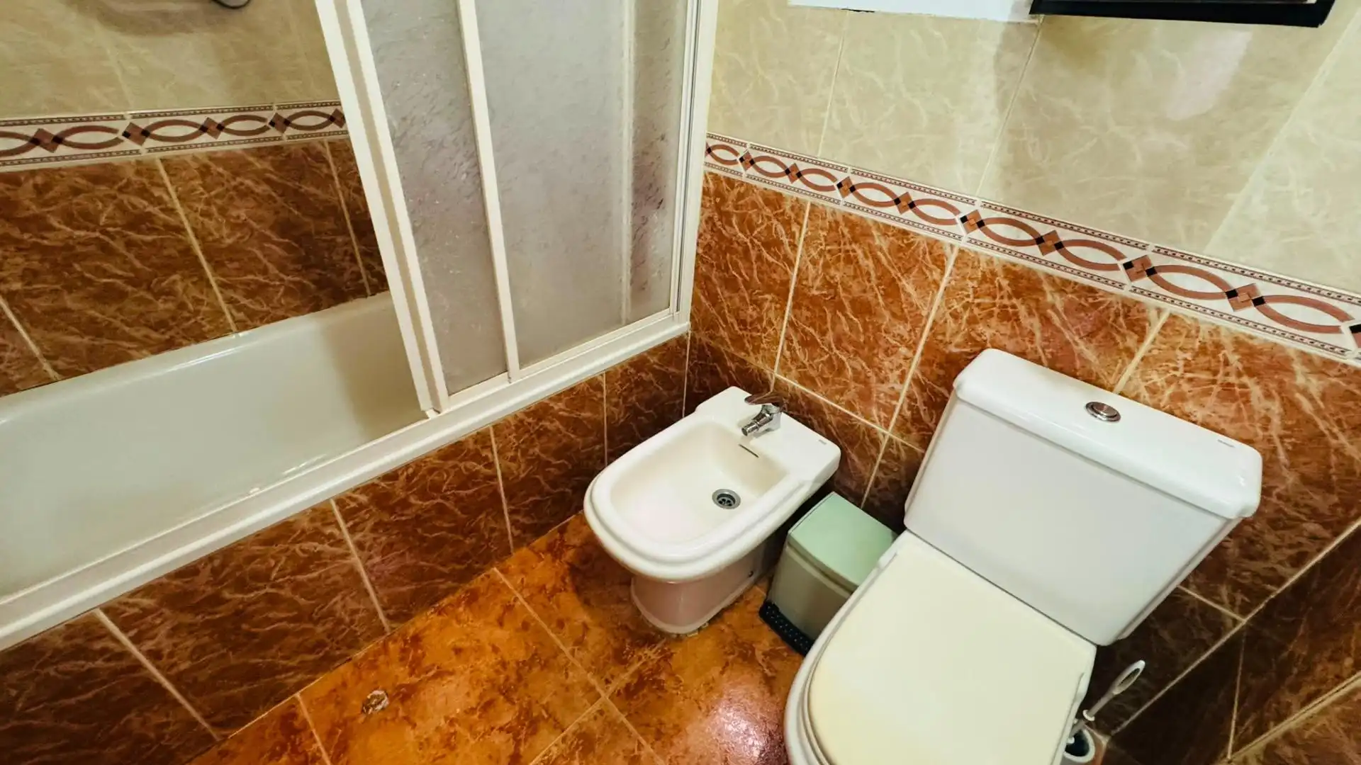 Baño de Piso de alquiler en Valencia con Aire acondicionado, Calefacción y Jardín privado