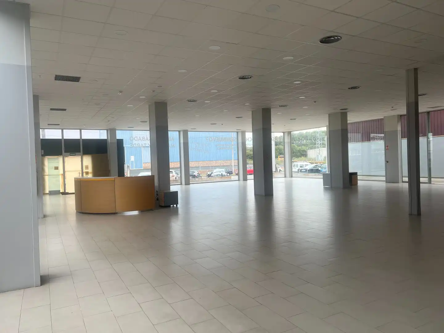 Fabrikhallen zur Miete in Narón mit Alarm