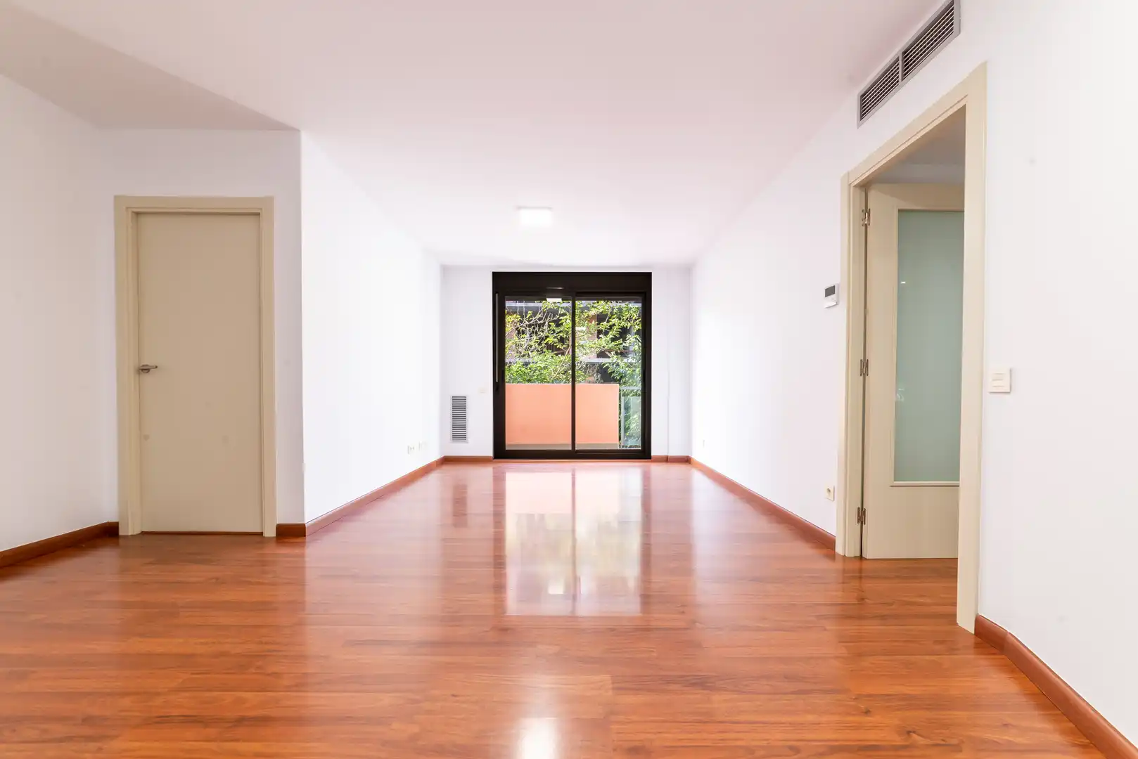 Sala d'estar de Pis en venda en L'Hospitalet de Llobregat amb Terrassa i Traster