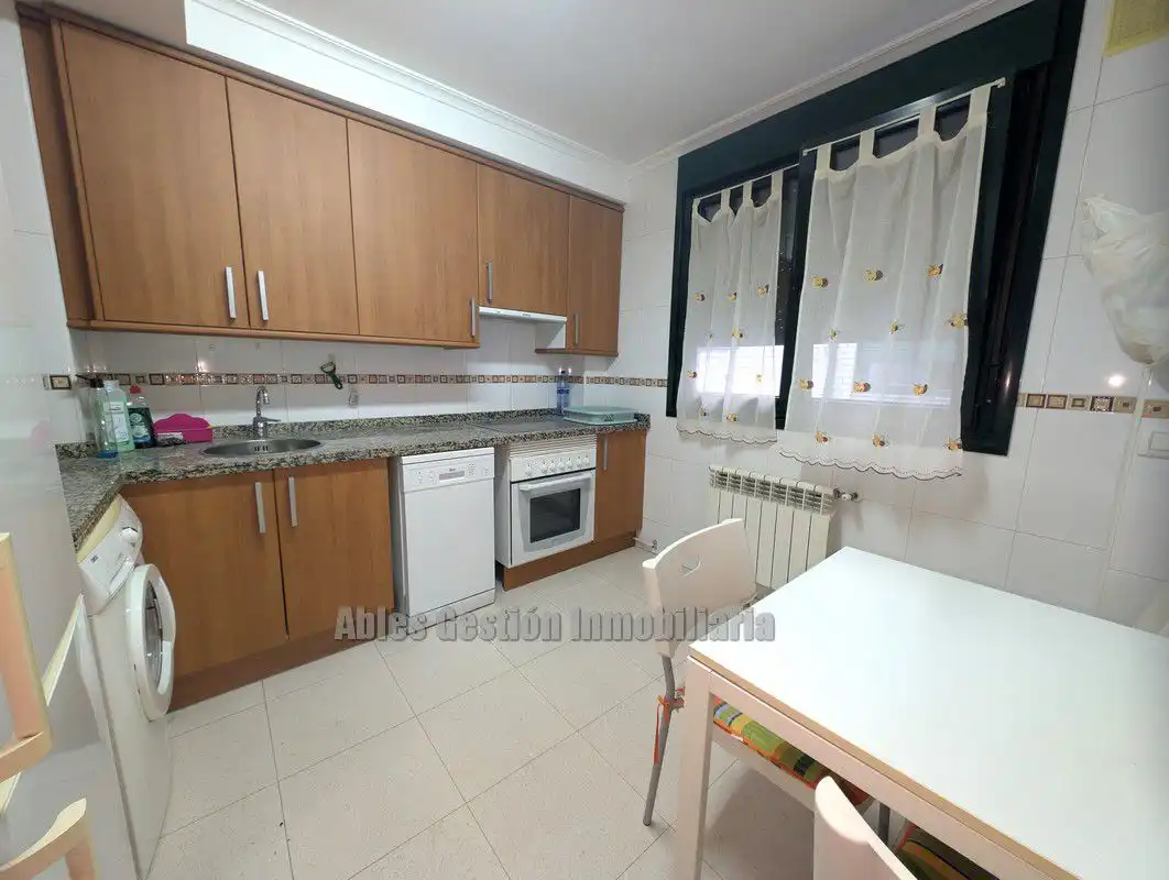 Cocina de Piso de alquiler en Siero con Calefacción, Parquet y Trastero