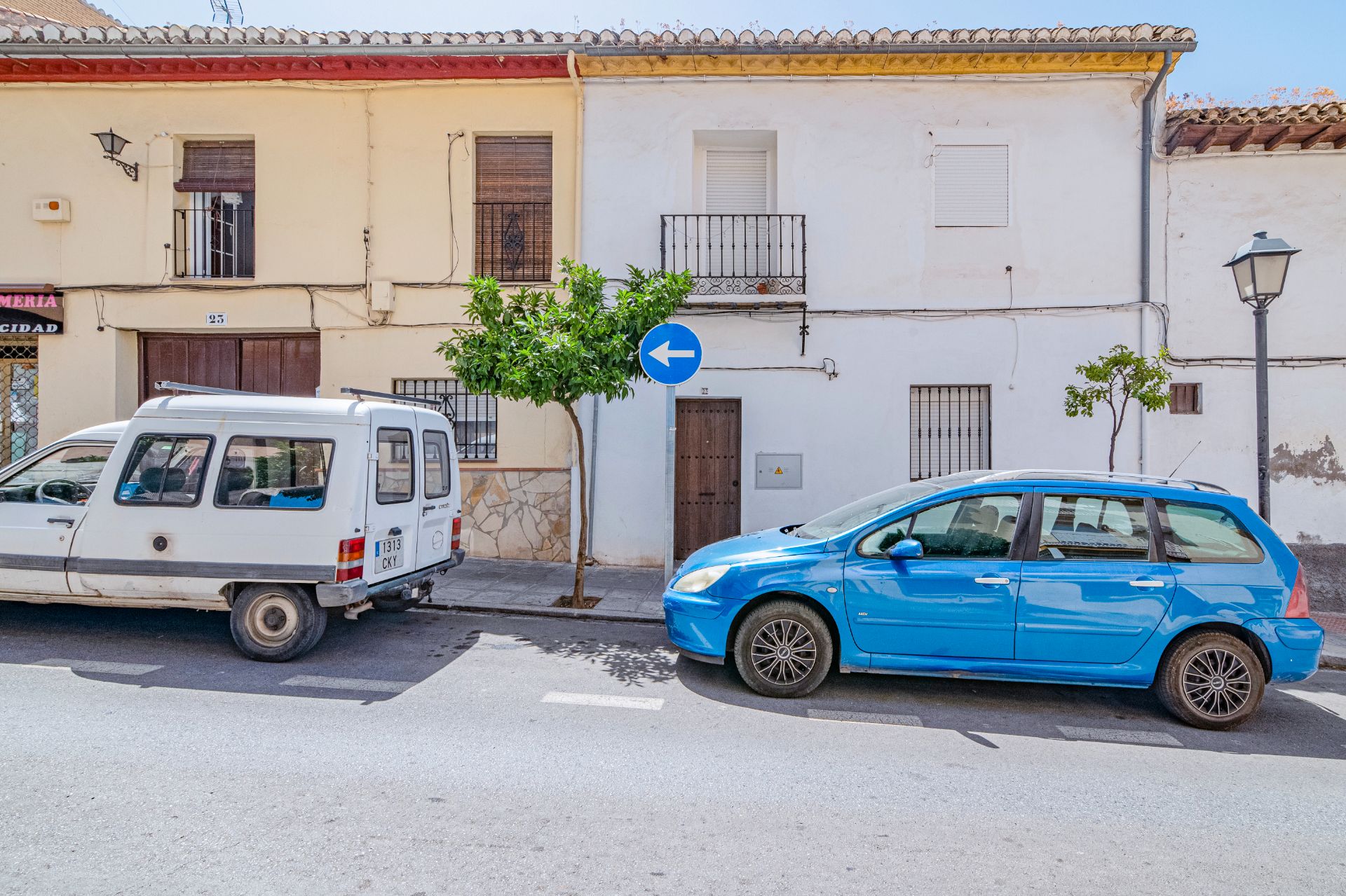 Vista exterior de Casa adosada en venda en Huétor Vega amb Moblat, Rentadora i Balcó