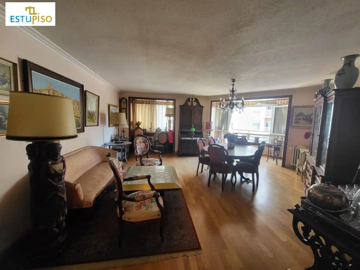 Sala de estar de Piso en venta en León Capital  con Parquet