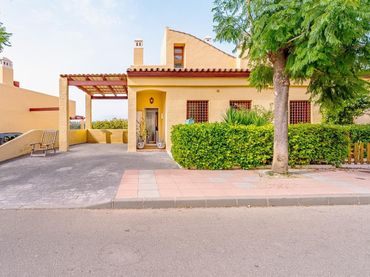 Doppelhaushälfte mit Garten zum Verkauf in Alcorrín