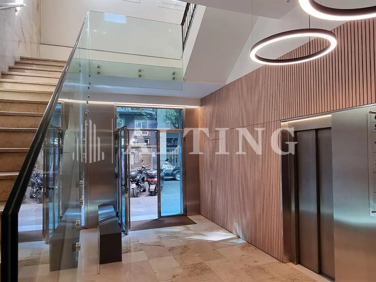 Office space with lift to rent in Entença