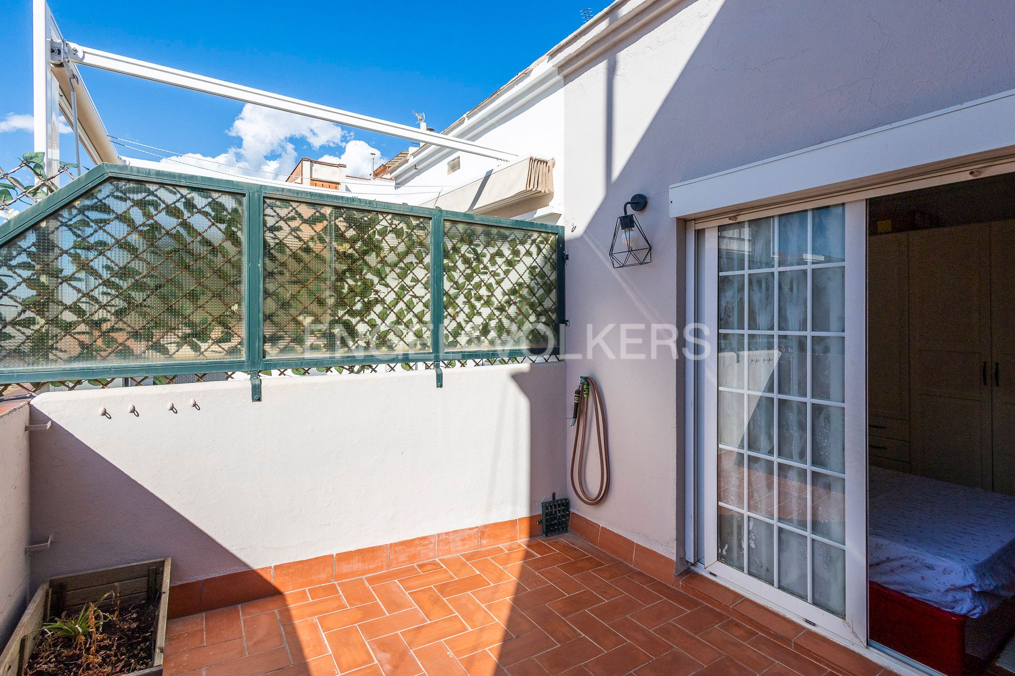 Exterior view of Attic for sale in  Barcelona Capital  with Air Conditioner, Heating and Terrace