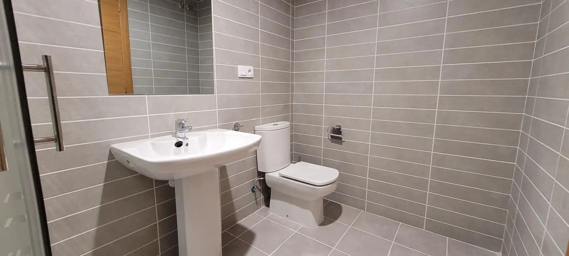 Badezimmer von Wohnungen zur Miete in San Jorge / Sant Jordi mit Klimaanlage, Heizung und Parkett