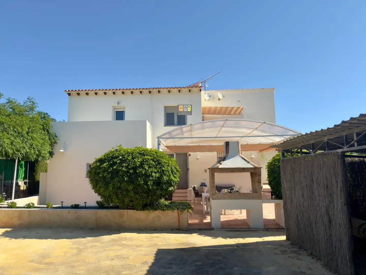 Vista exterior de Casa o chalet de alquiler en L'Alfàs del Pi con Aire acondicionado, Calefacción y Jardín privado