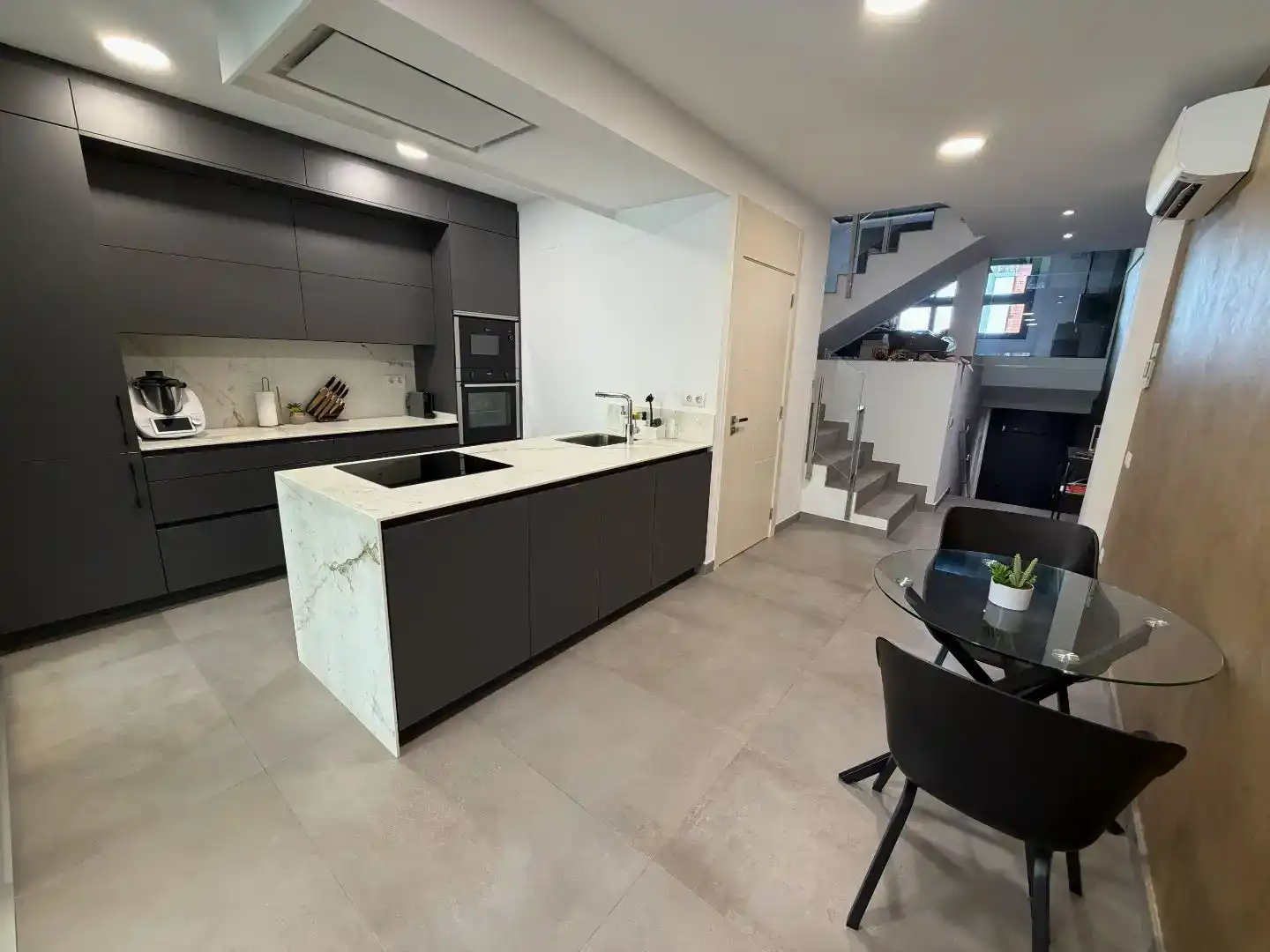 Cocina de Casa adosada en venta en Sabadell con Aire acondicionado, Trastero y Balcón