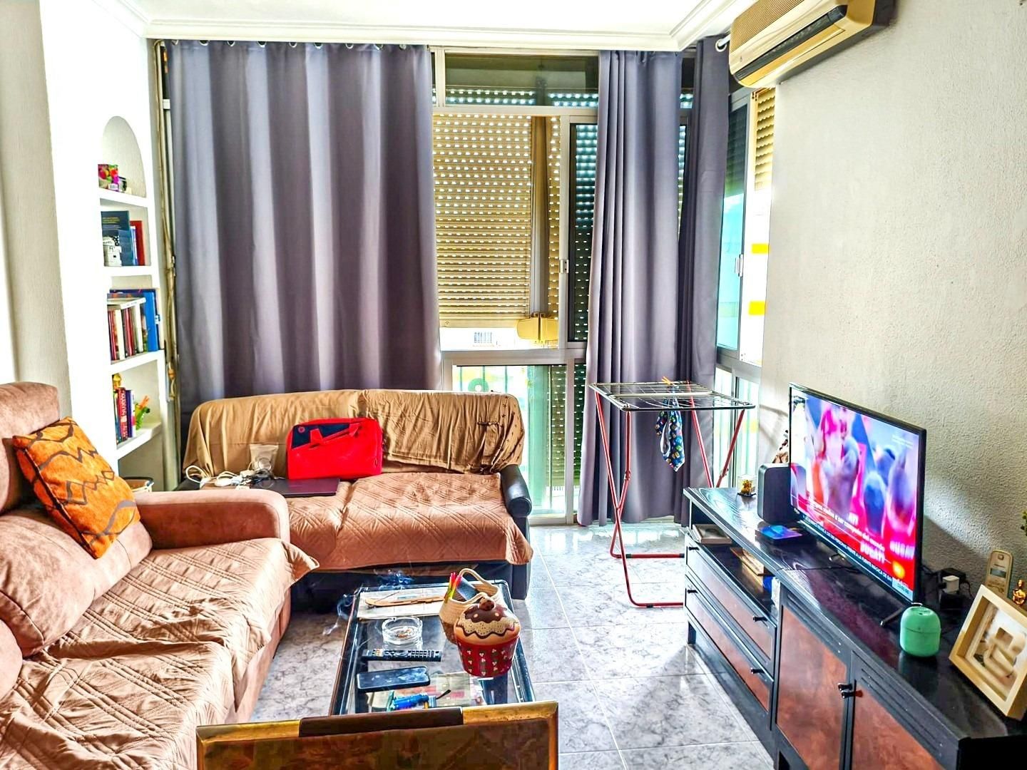 Flat for sale in Cruz Roja, Macarena