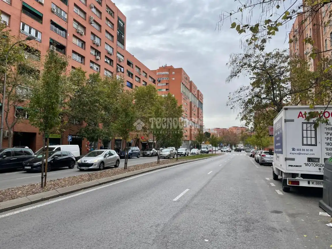 Vista exterior de Piso en venta en Madrid