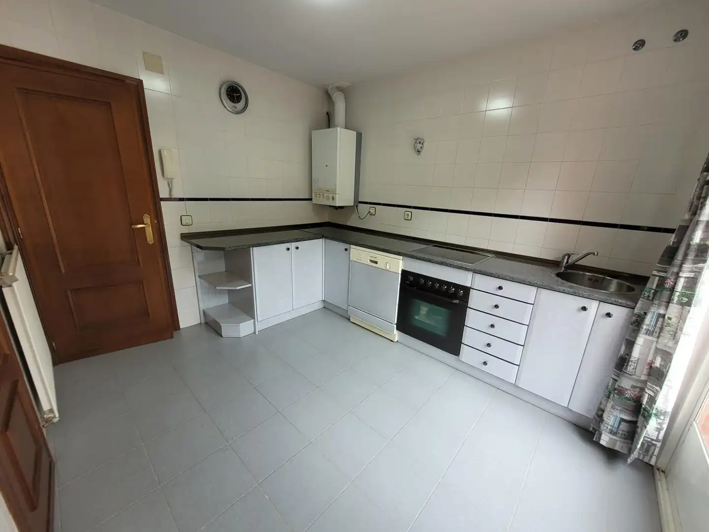 Cuina de Casa adosada en venda en Carrascal de Barregas amb Calefacció, Jardí privat i Parquet