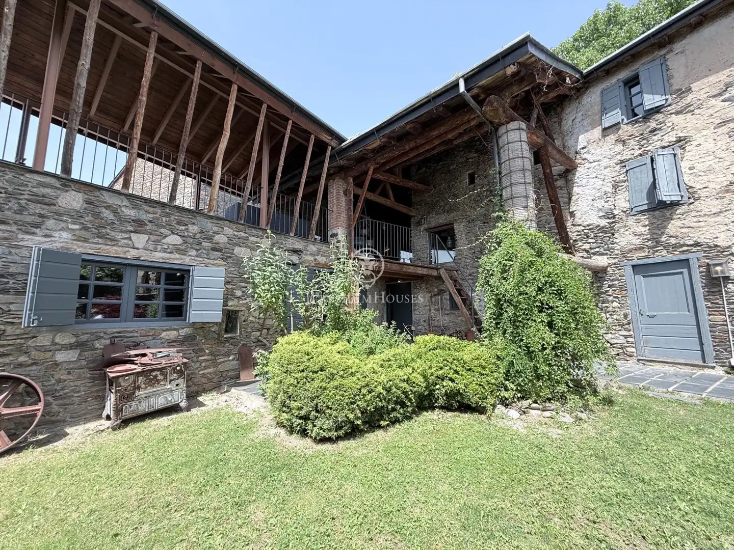 Vista exterior de Finca rústica en venda en Guils de Cerdanya amb Jardí privat i Traster